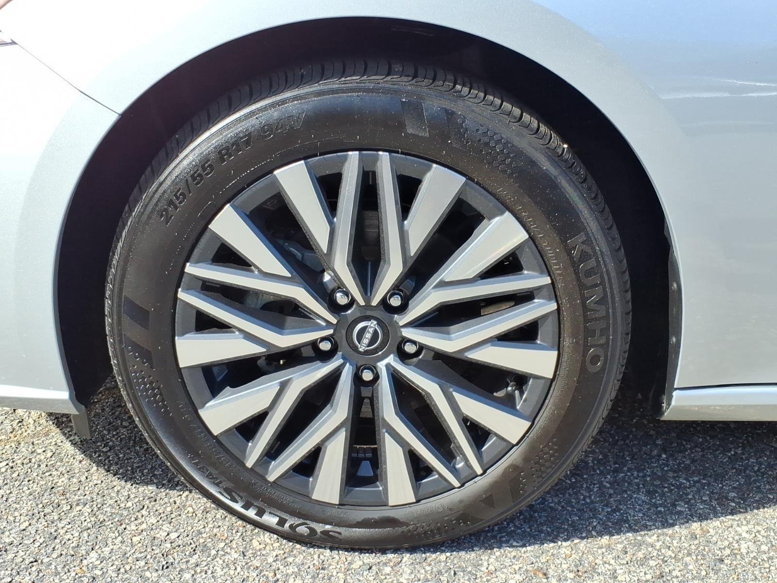Used 2024 Brilliant Silver Metallic Nissan 2.5 SV image 4