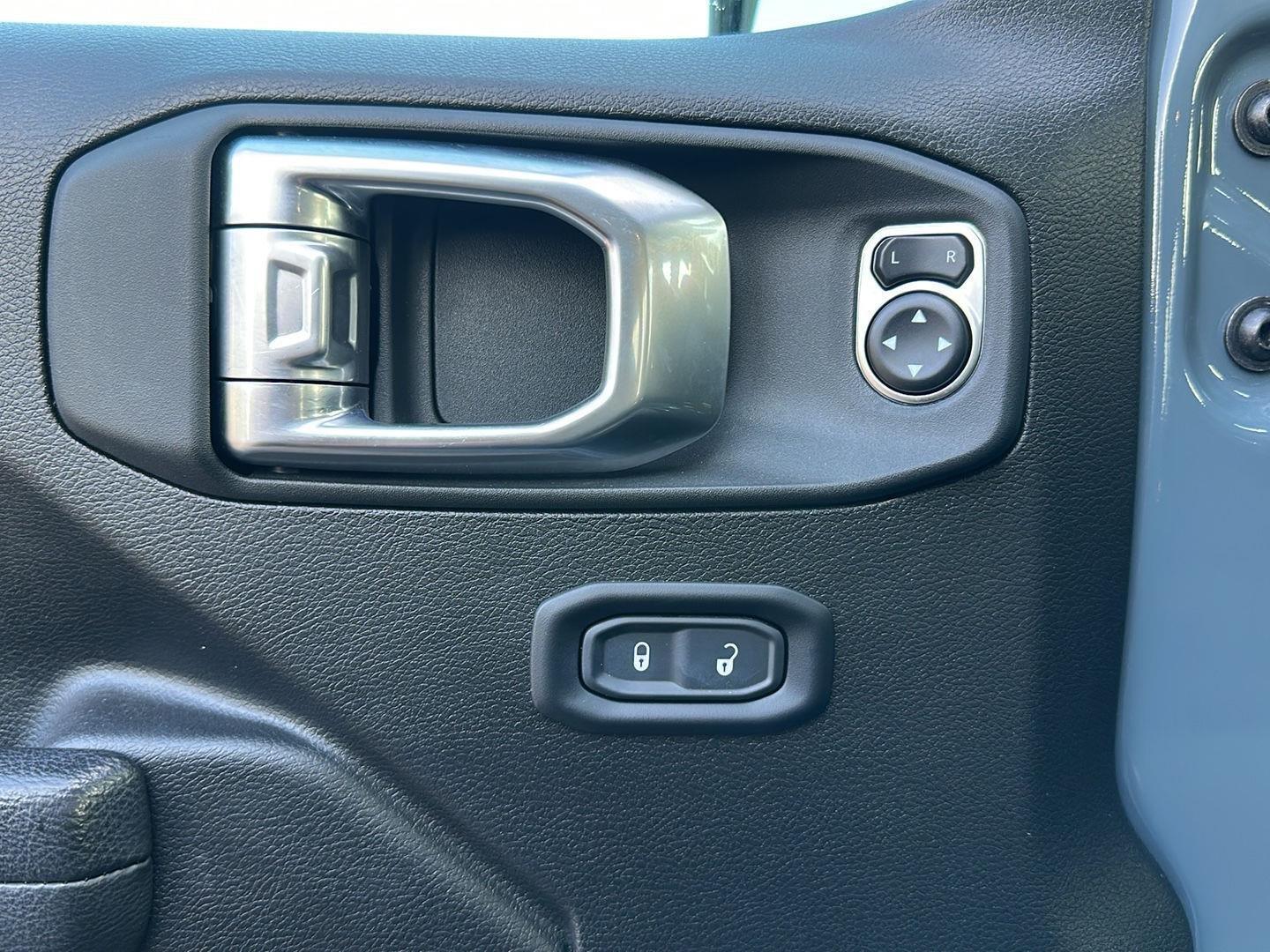Used 2025 Anvil Clearcoat Jeep Sport S image 10