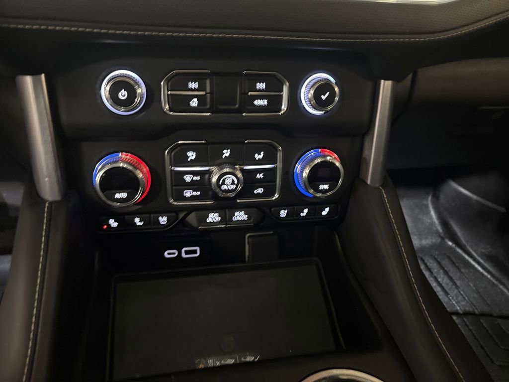 Used 2023 Onyx Black GMC SLT image 19