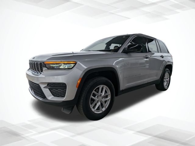 Used 2025 Silver Jeep Laredo X image 7