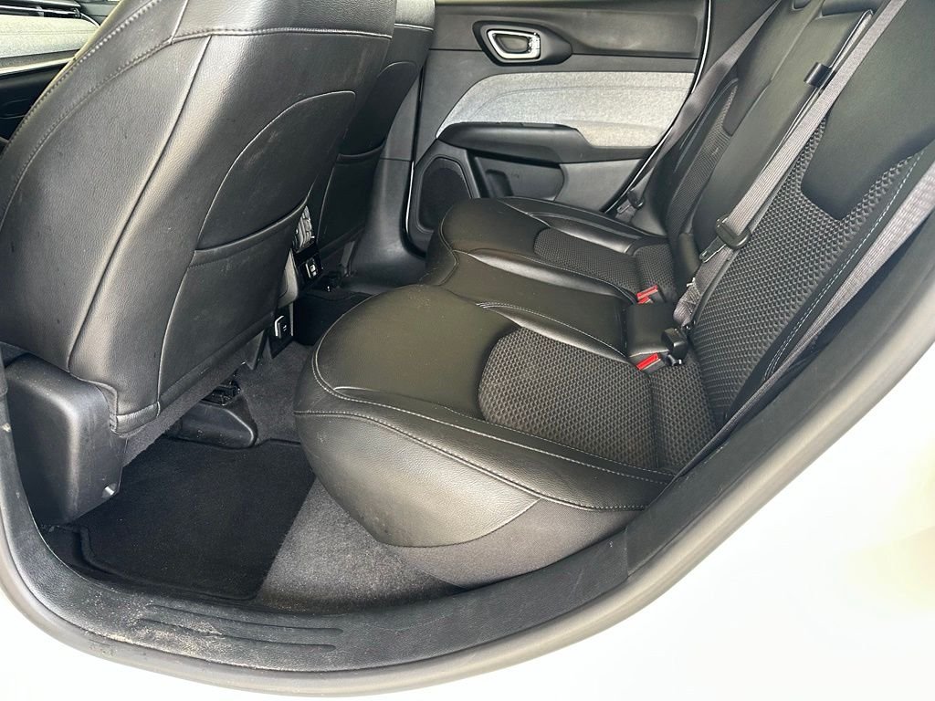 Used 2024 White Jeep Latitude image 19