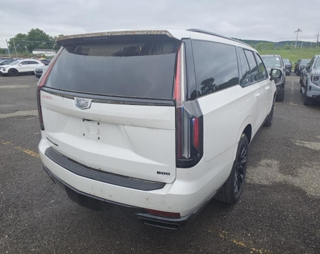 Used 2023 White Cadillac Sport Platinum image 4