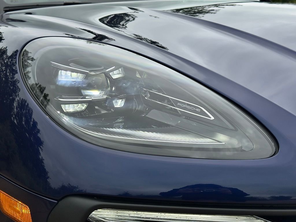 New 2026 Gentian Blue Metallic Porsche  image 37