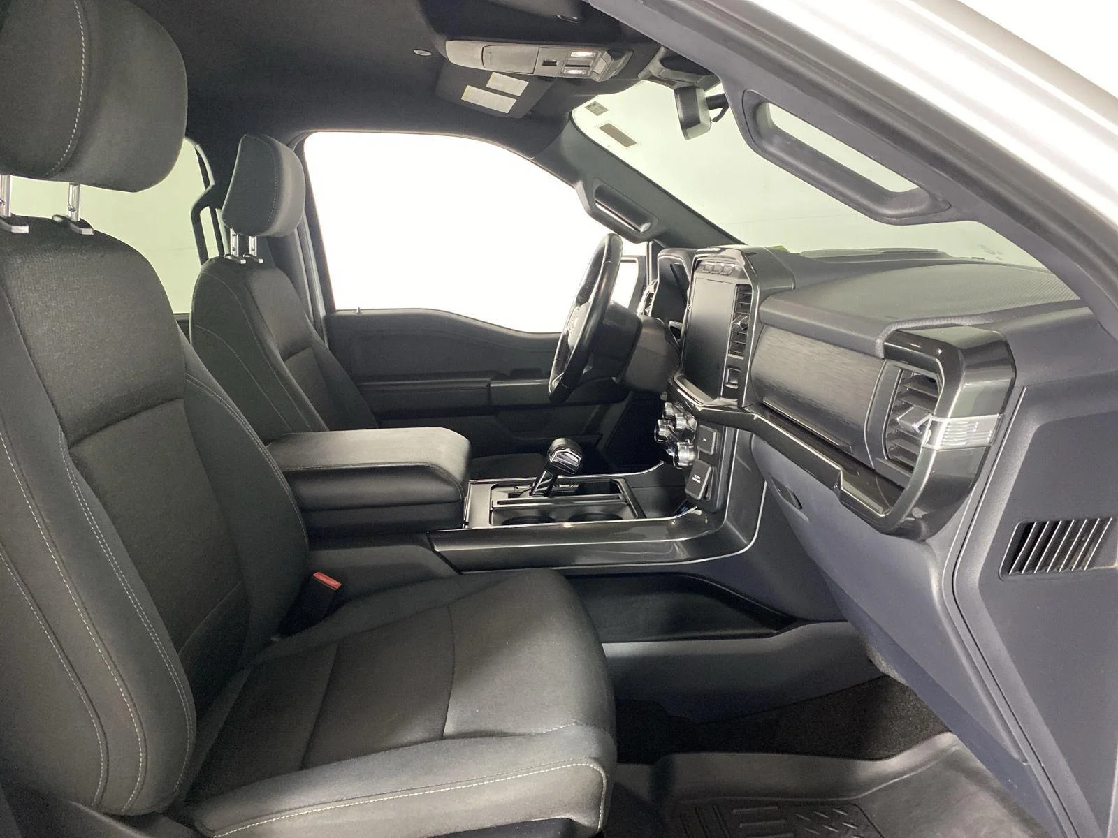 Used 2022 Oxford White Ford XLT image 29