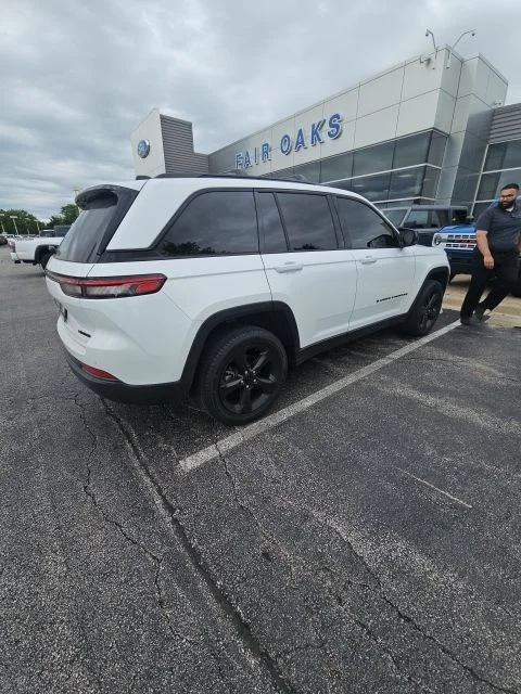 Certified Used 2023 White Jeep Limited image 2