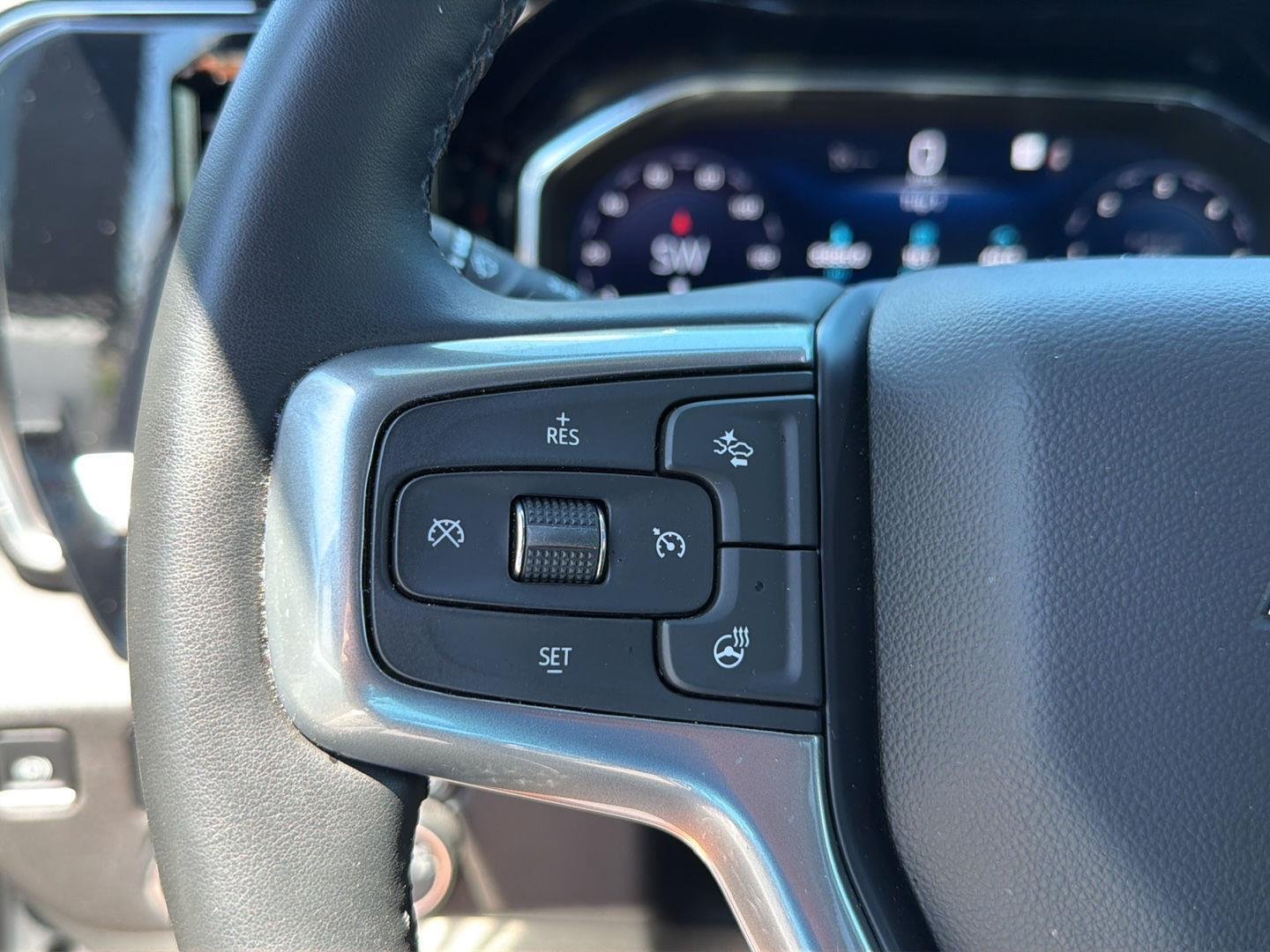 Used 2025 Summit White Chevrolet LT image 21