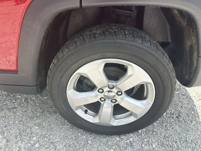 Used 2019 Red Jeep Latitude image 43