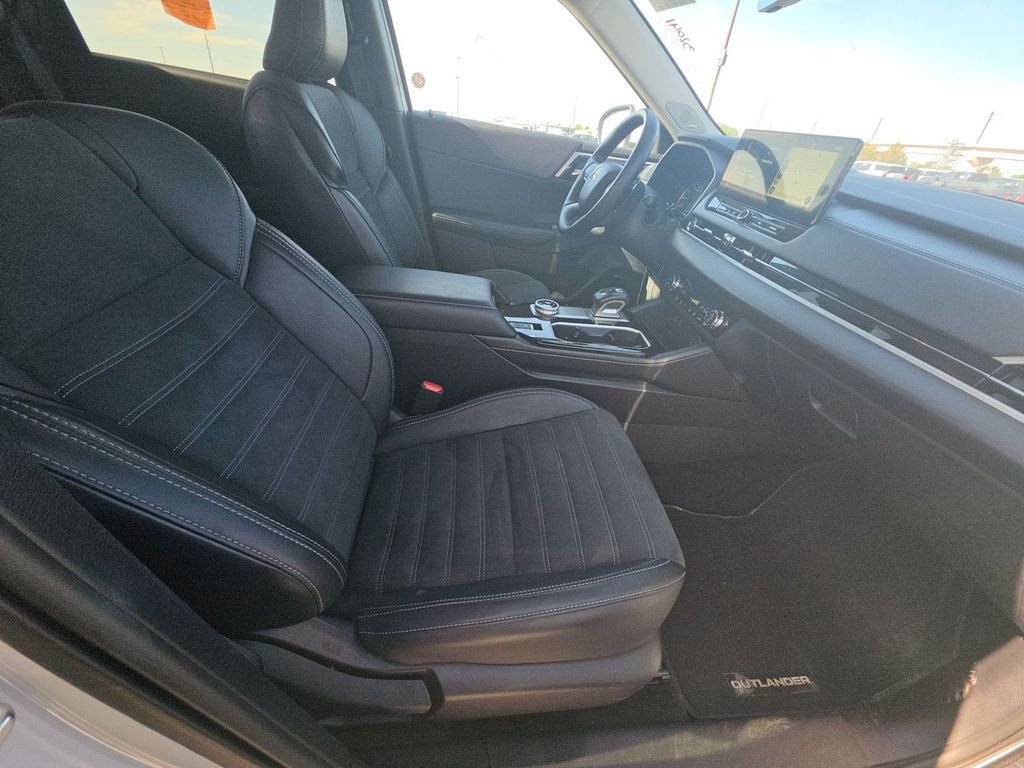 Used 2025 White Mitsubishi Trail Edition image 8