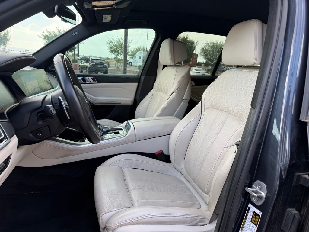 Used 2022 Gray BMW M50i image 21