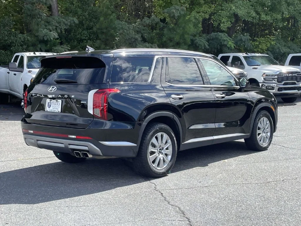 Certified Used 2025 Black Hyundai SEL image 8
