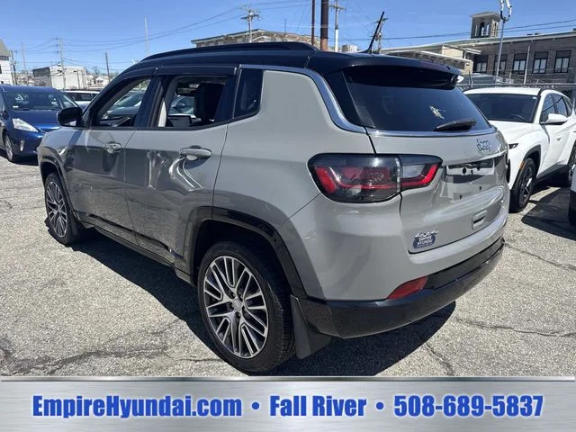 Used 2022 Gray Jeep Limited image 9