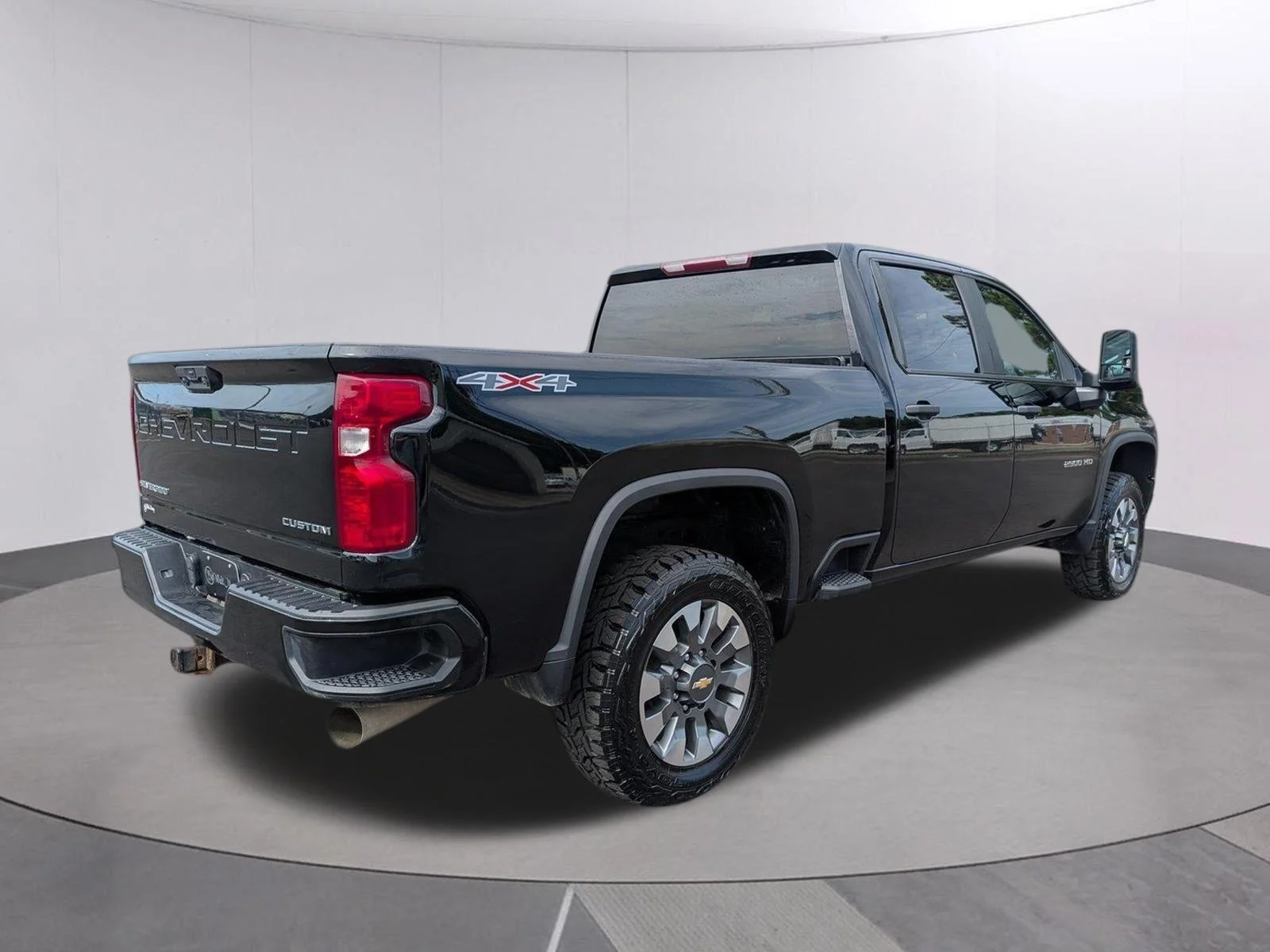 Used 2023 Black Chevrolet Custom image 5