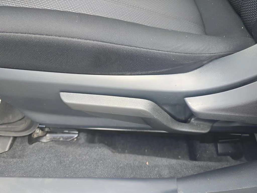 Used 2022 Ice Silver Metallic Subaru Base image 12