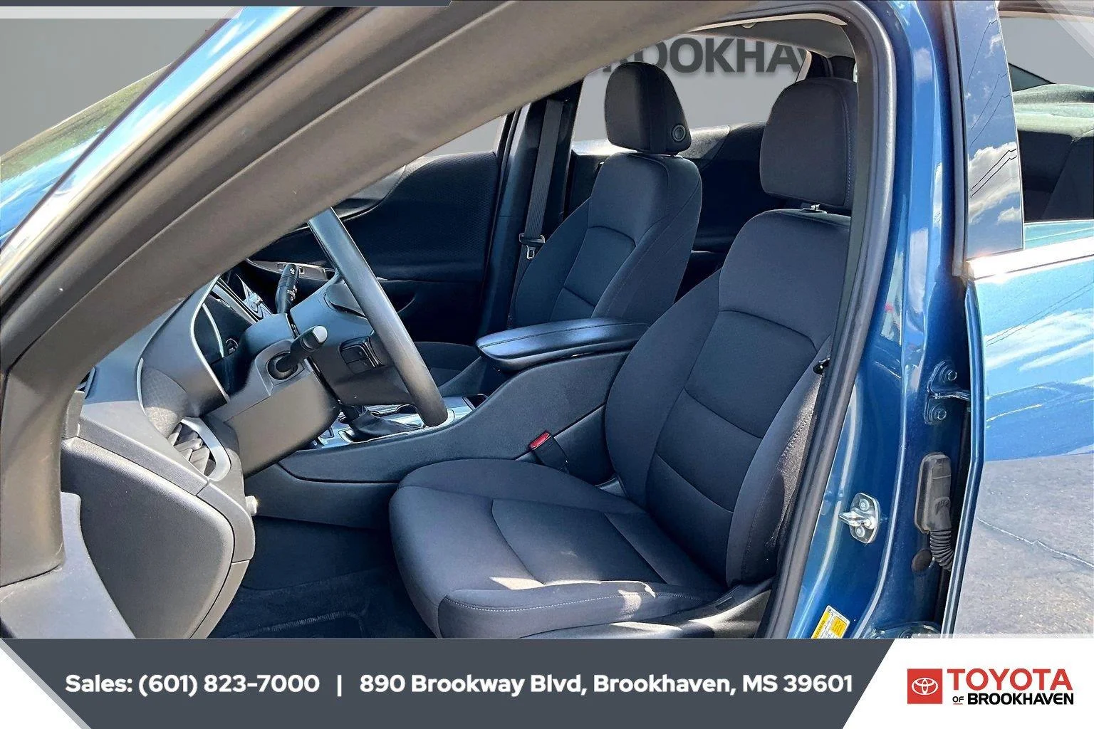 Used 2024 Lakeshore Blue Metallic Chevrolet LT image 18