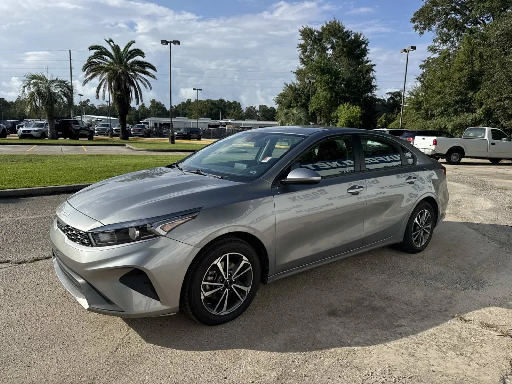 Used 2024 Gray Kia LXS image 6