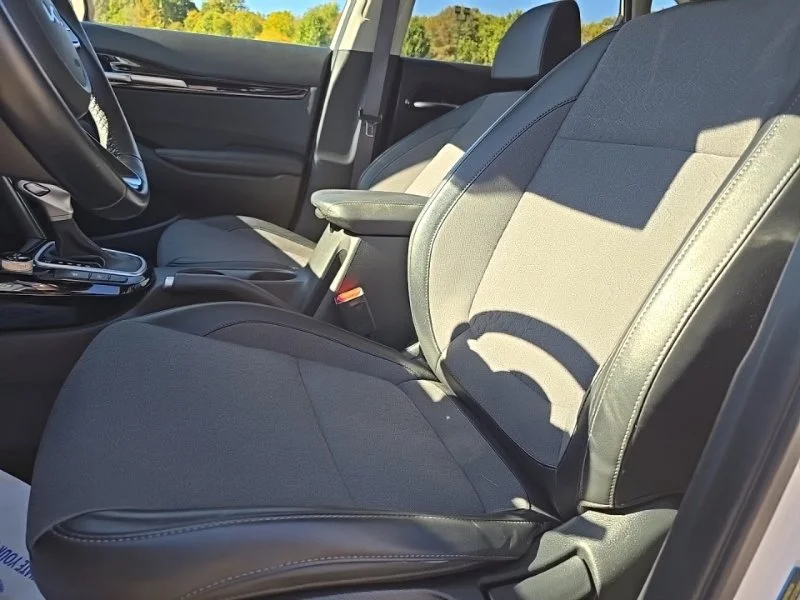 Used 2024 White Kia S image 27