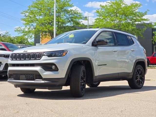 New 2026 Silver Zynith Metallic Clear-Coat Exterior Paint Jeep Latitude image 19