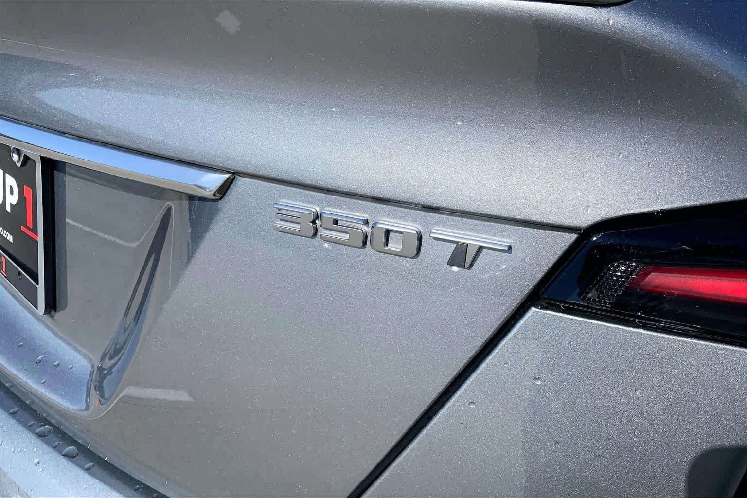 Used 2025 Argent Silver Metallic Cadillac Sport image 9