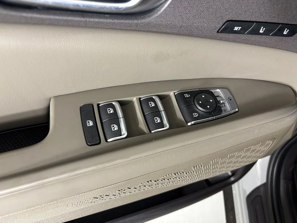 New 2026 Ceramic Silver Kia EX image 15