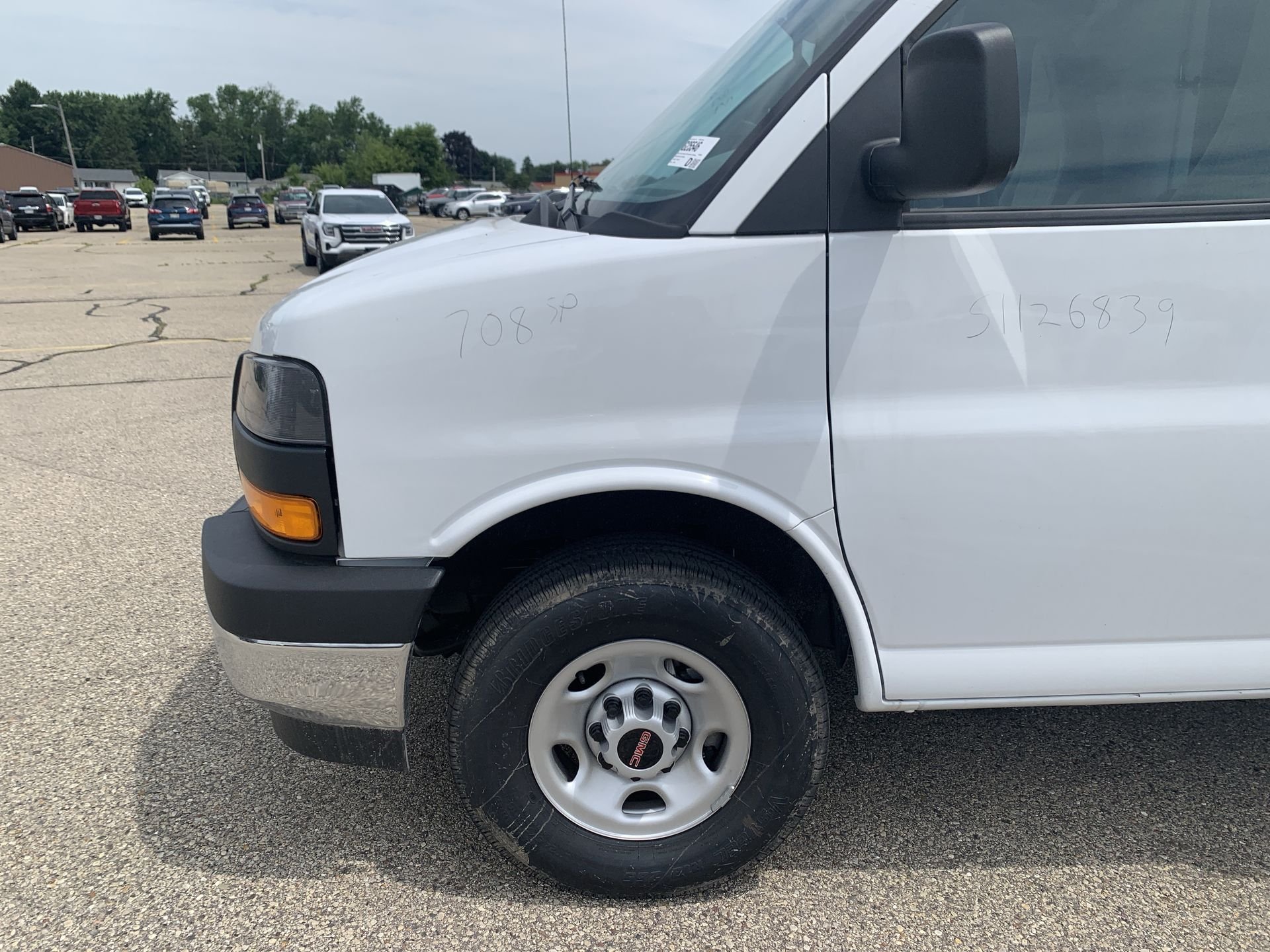 New 2025 Summit White GMC 1WT image 40