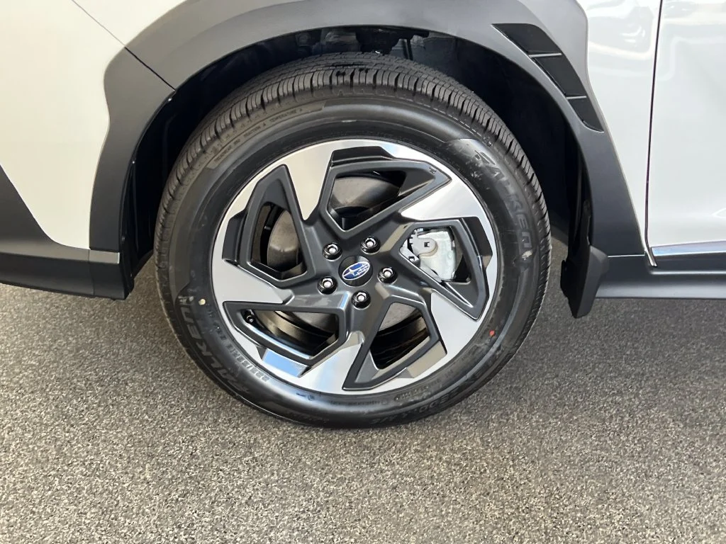 New 2026 CRYSTAL WHITE PEARL Subaru Limited image 28