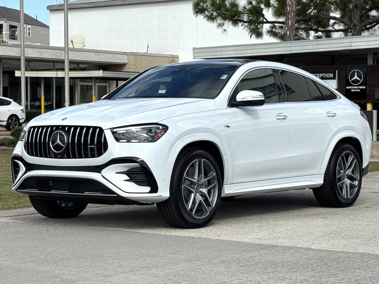 New 2026 MANUFAKTUR Moonlight White Metallic Mercedes-Benz AMG® GLE 53 4MATIC+ Coupe image 30
