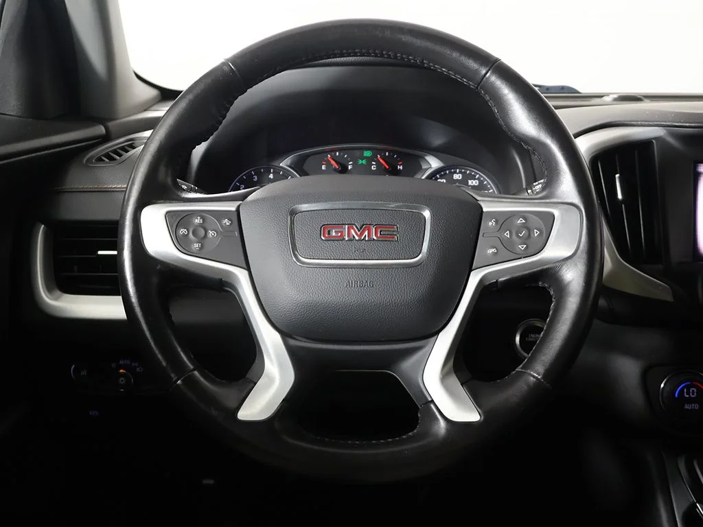 Used 2020 White GMC SLE image 27