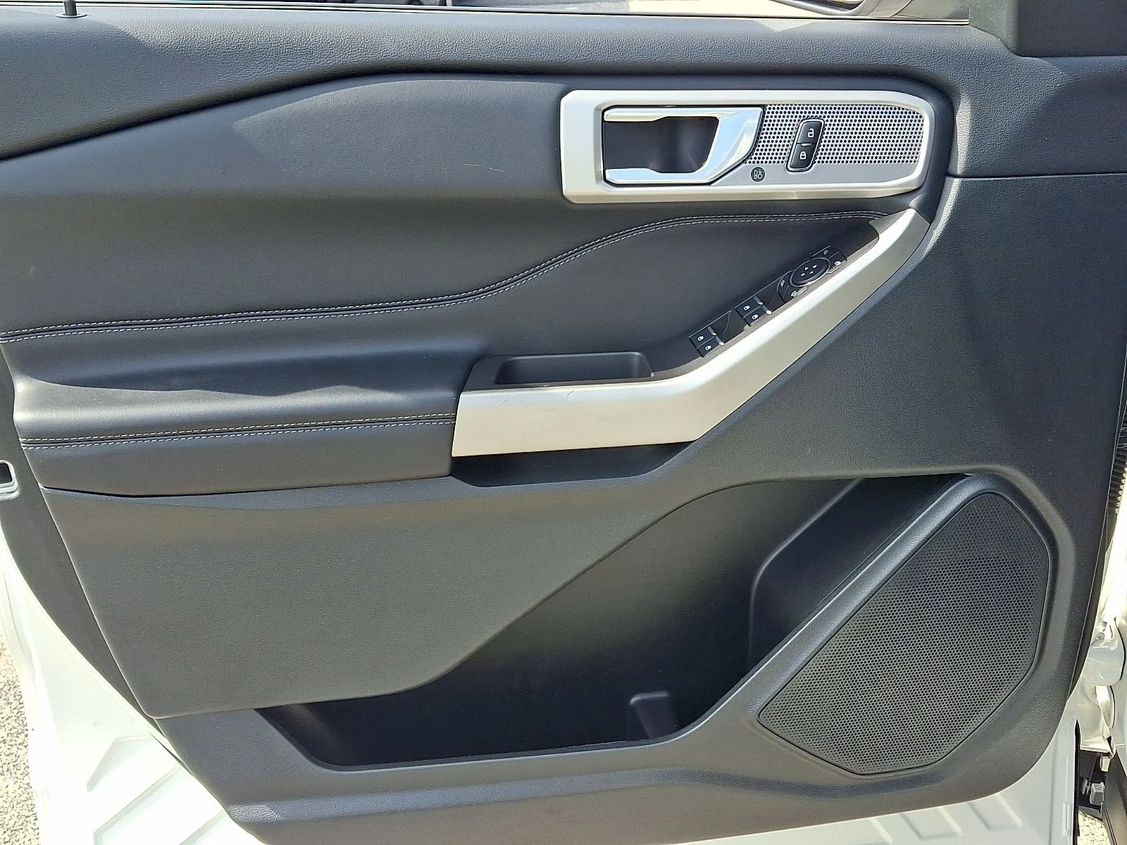 Used 2023 White Ford XLT image 11