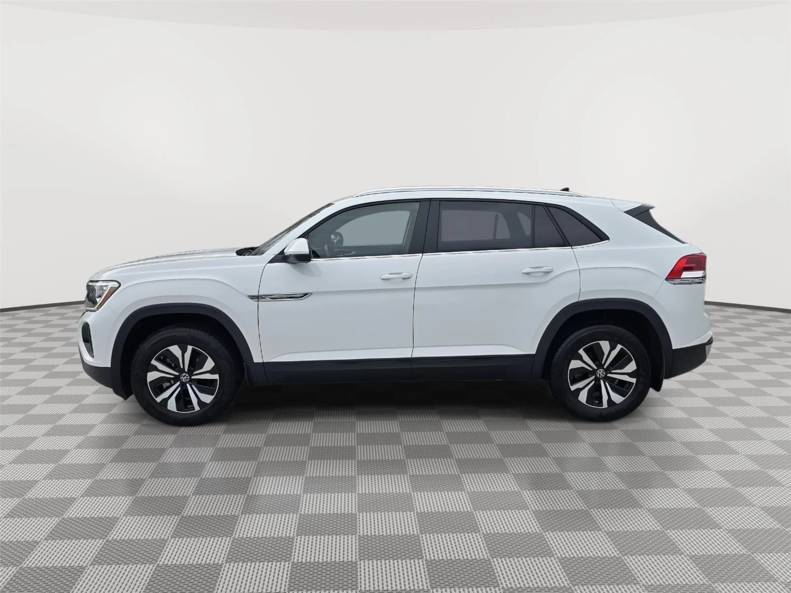Certified Used 2025 WHITE Volkswagen 2.0T SE image 4