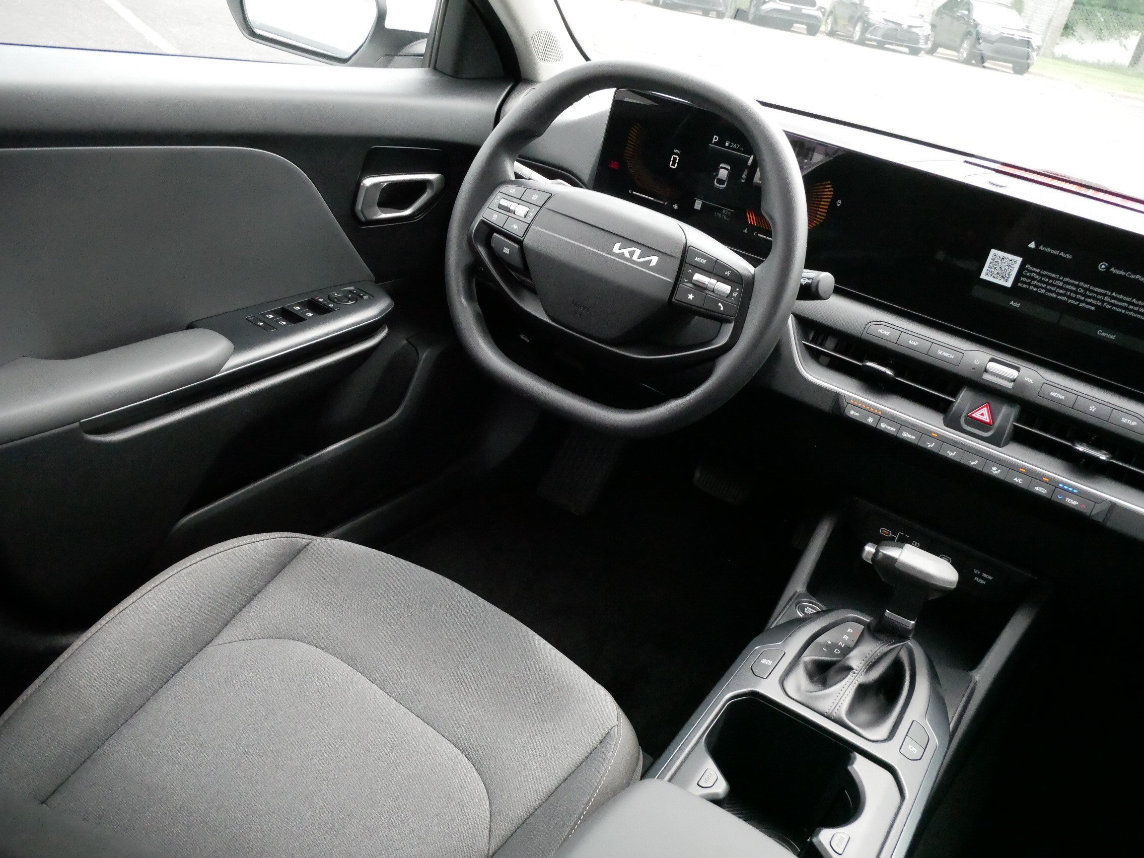 Used 2025 Snow White Pearl Kia LXS image 9