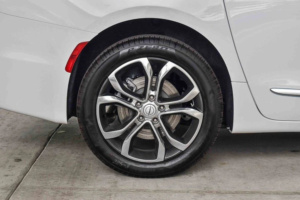 New 2026 Bright White Clear-Coat Exterior Paint Chrysler Pinnacle image 11