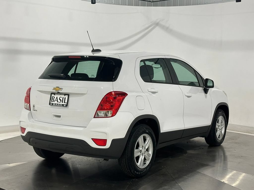 Used 2019 SUMMIT WHITE Chevrolet LS image 11