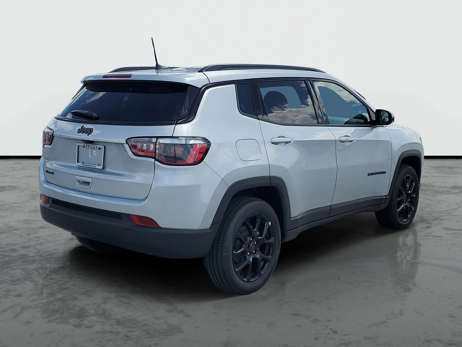 New 2026 Silver Zynith Metallic Clear-Coat Exterior Paint Jeep Latitude Altitude image 1