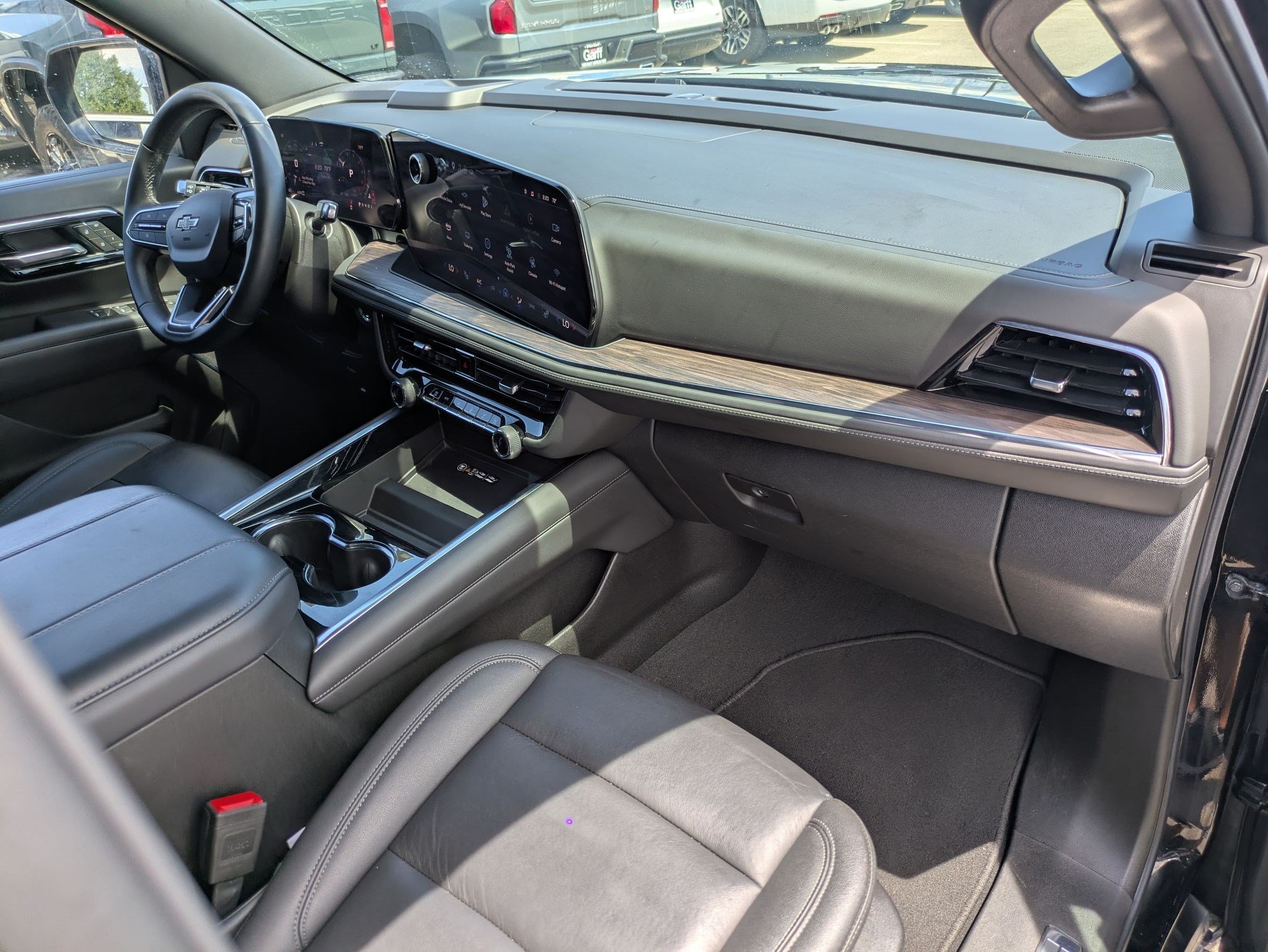 Used 2025 Black Chevrolet Z71 image 33