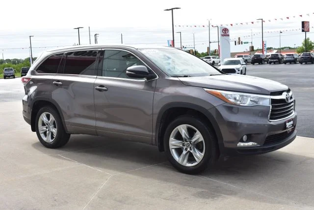 Used 2016 Gray Toyota Limited image 4