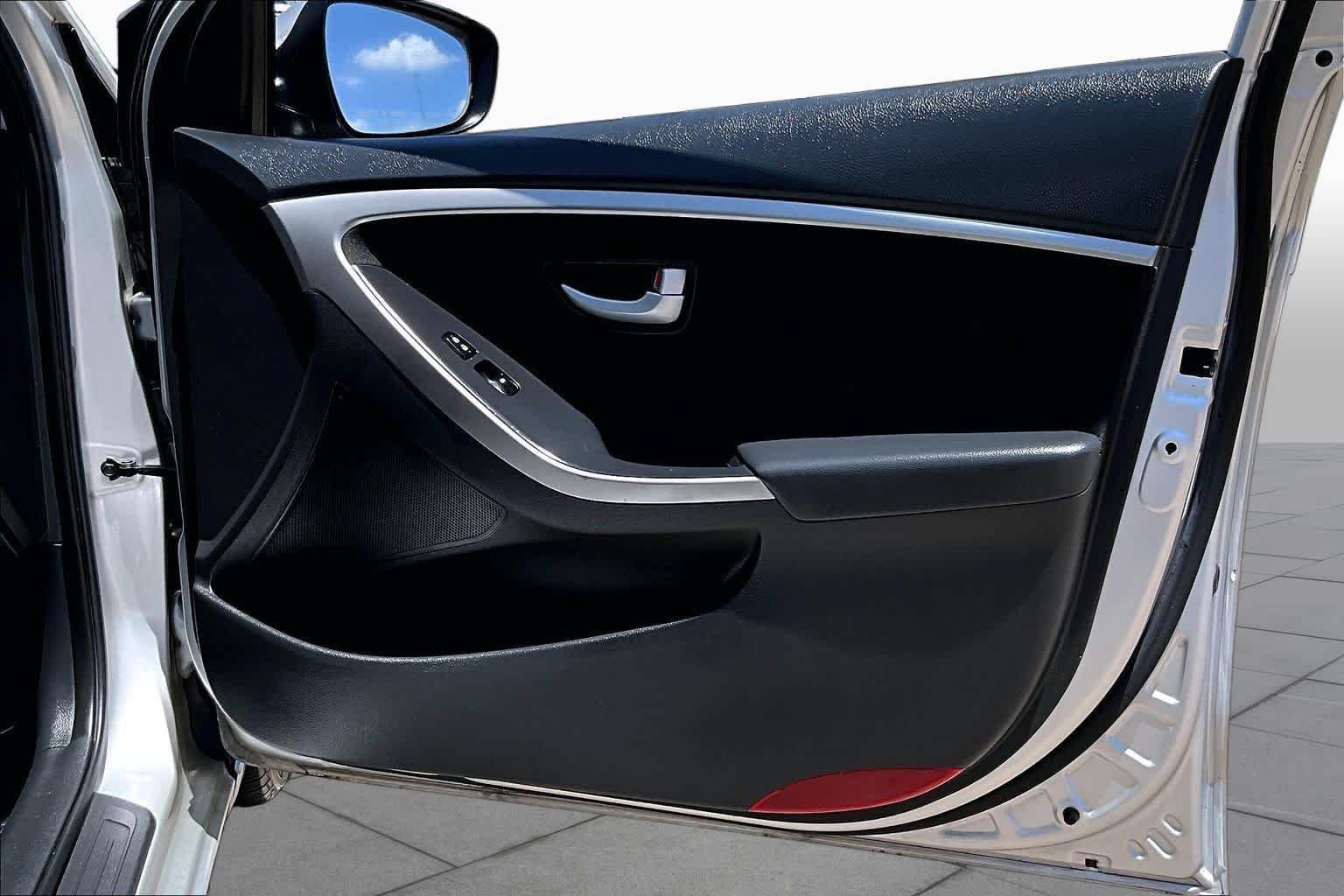Used 2013 Shimmering Silver Hyundai  image 22