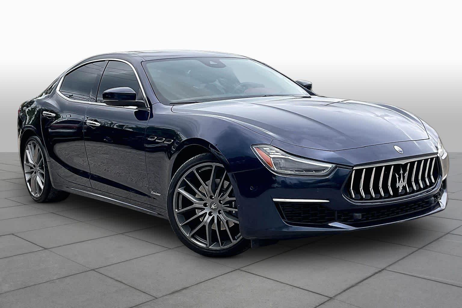 Used 2019 Rosso Folgore Mica Maserati GranLusso image 3