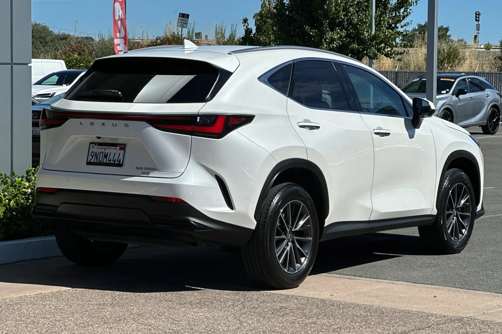Used 2025 White Pearl Lexus 350h Premium image 4