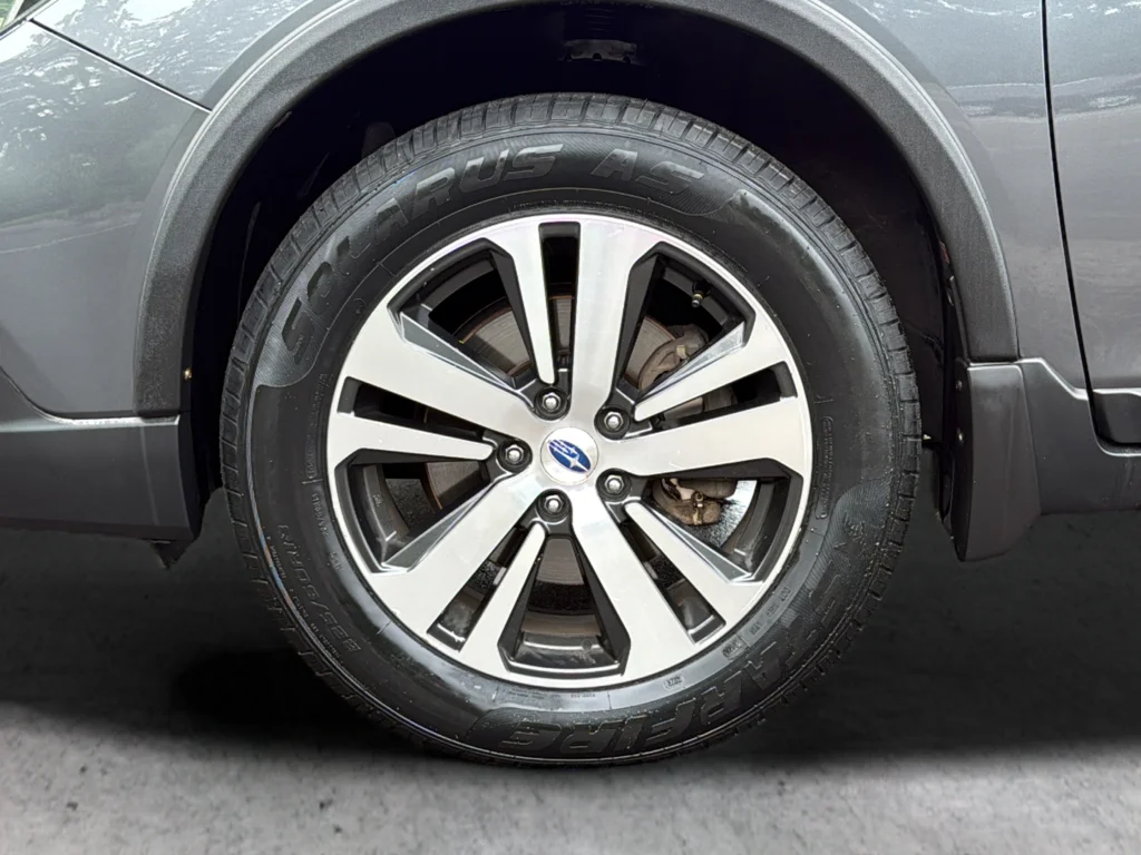 Used 2018 Gray Subaru 2.5i image 33