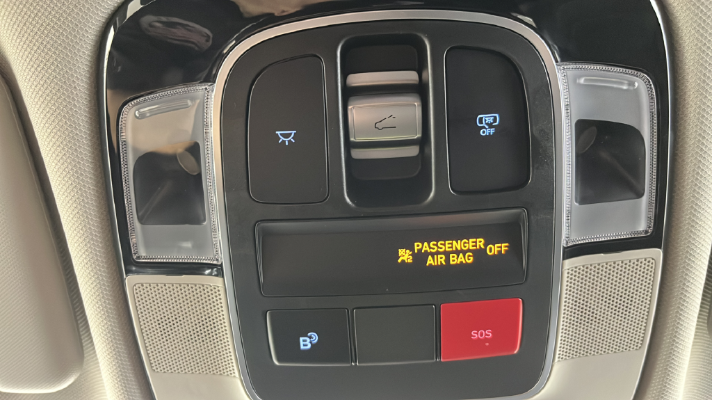Used 2025 Beige Hyundai SEL Convenience image 33