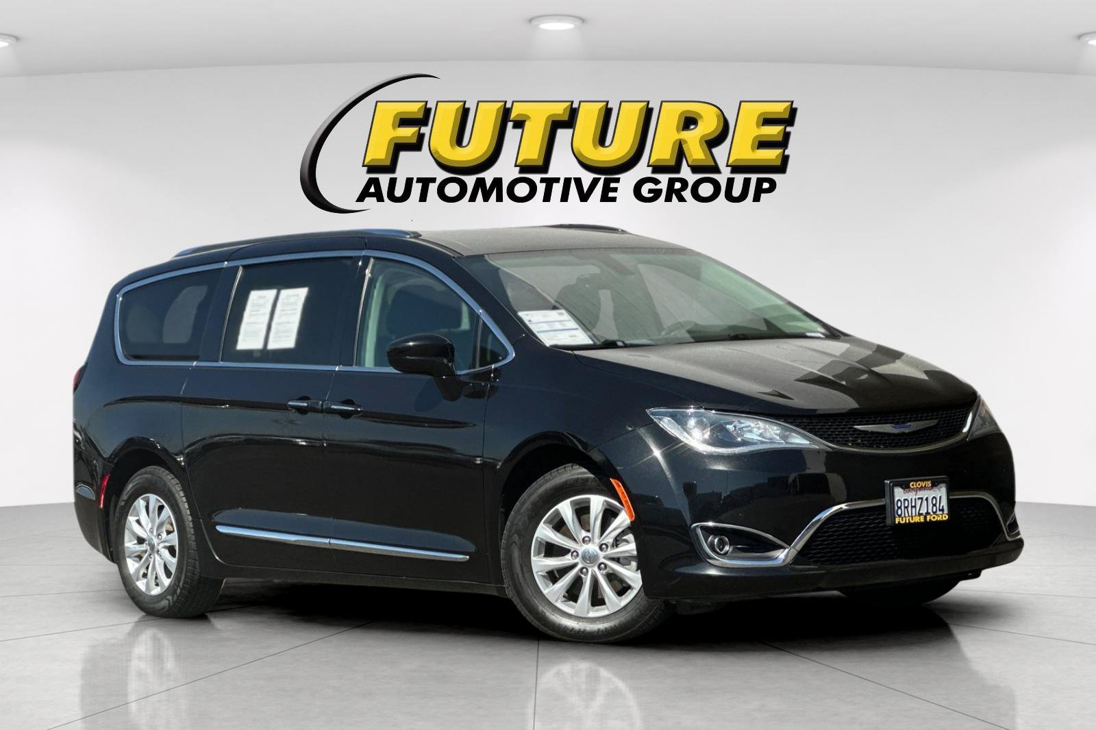 Used 2019 Black Chrysler Touring L image 1