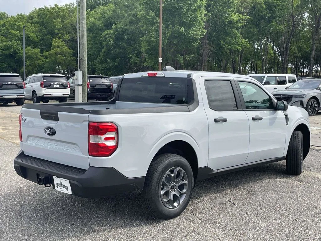 New 2026 White Ford XLT image 3