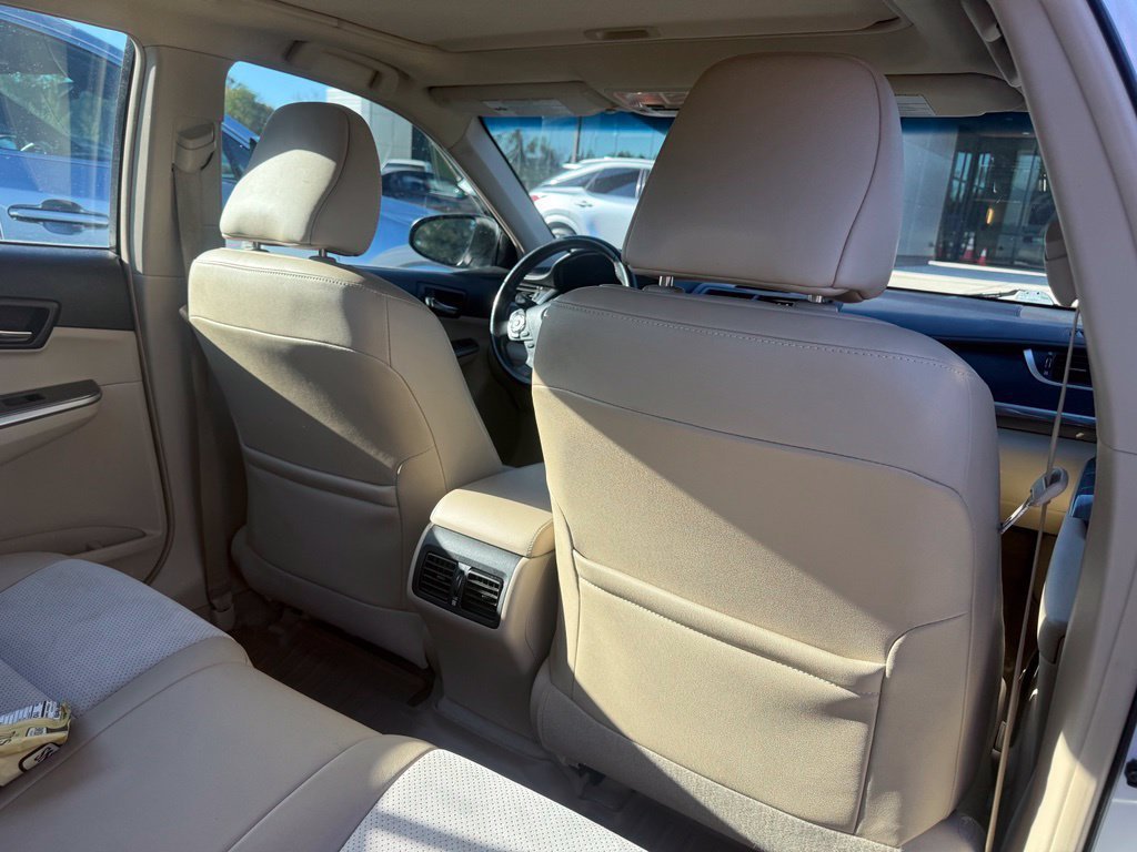 Used 2013 Super White Toyota XLE image 15