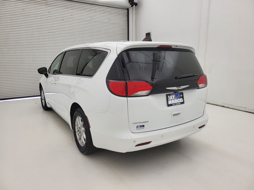 Used 2024 White Chrysler LX image 17