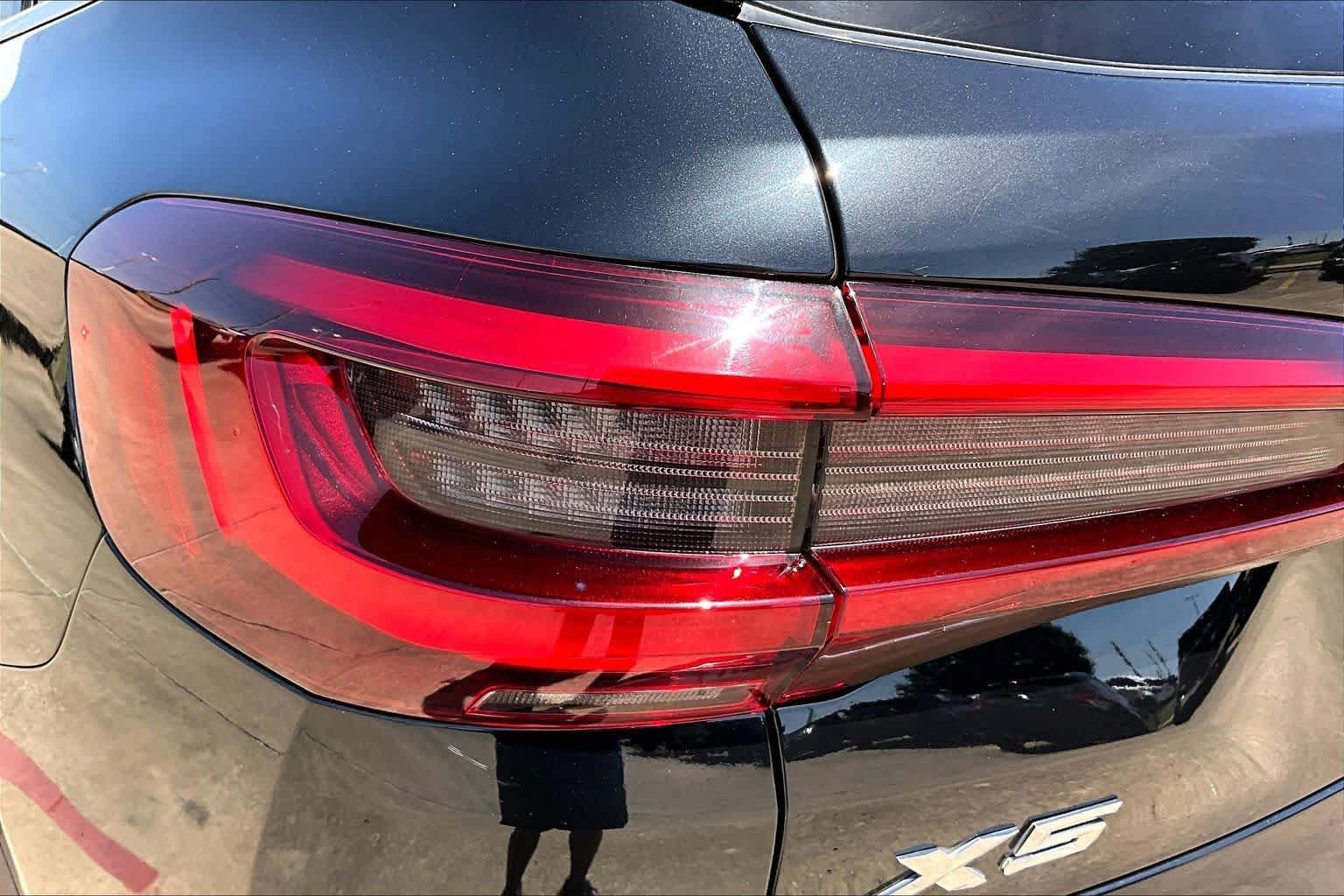 Used 2023 Black Sapphire Metallic BMW xDrive40i image 29