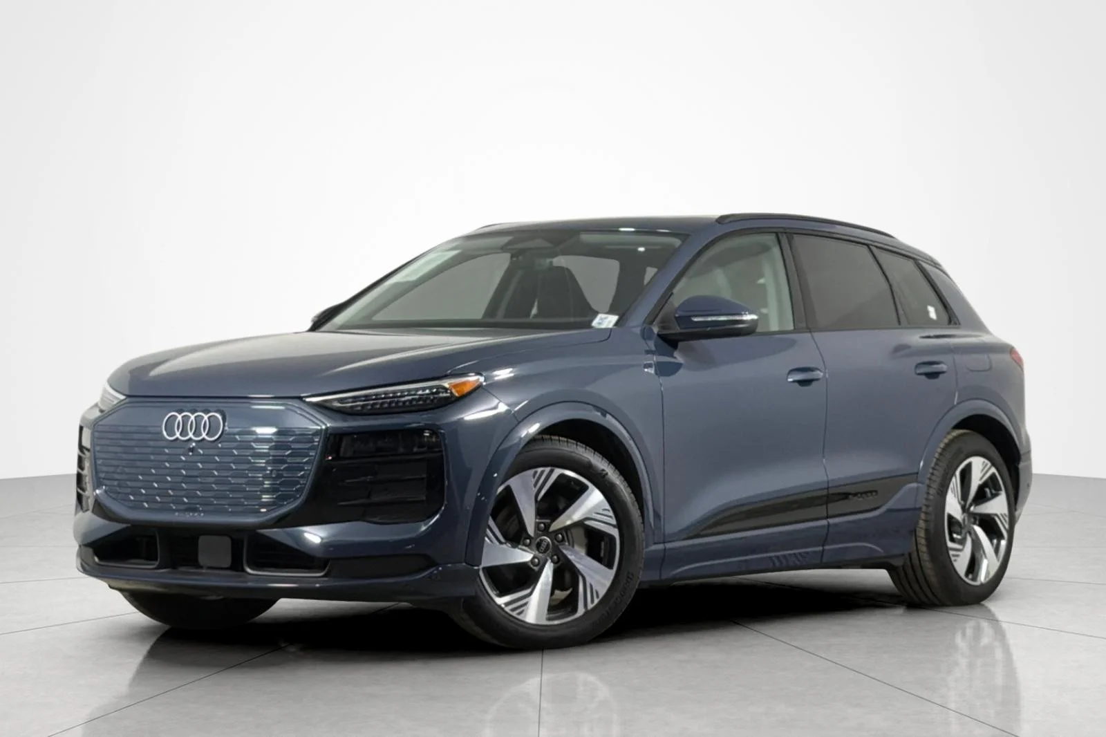 2025 Audi Q6 e-tron Prestige quattro's photo