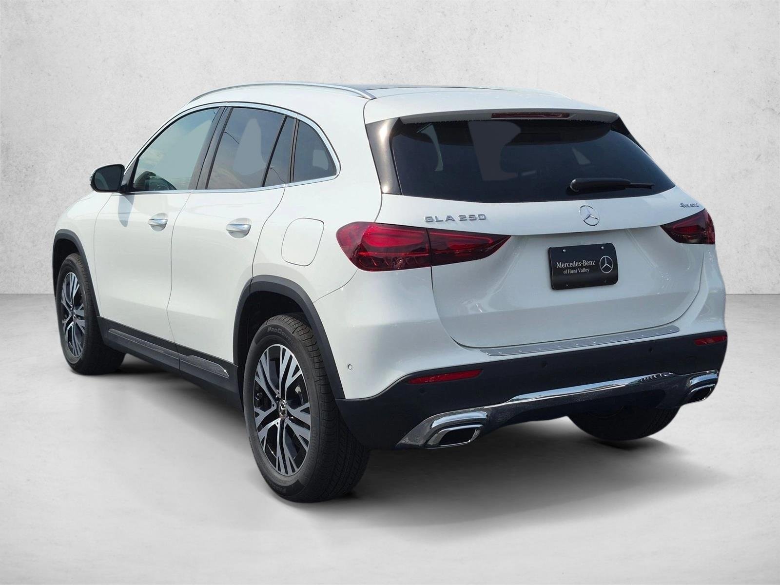 New 2026 Polar White Mercedes-Benz GLA250 image 10