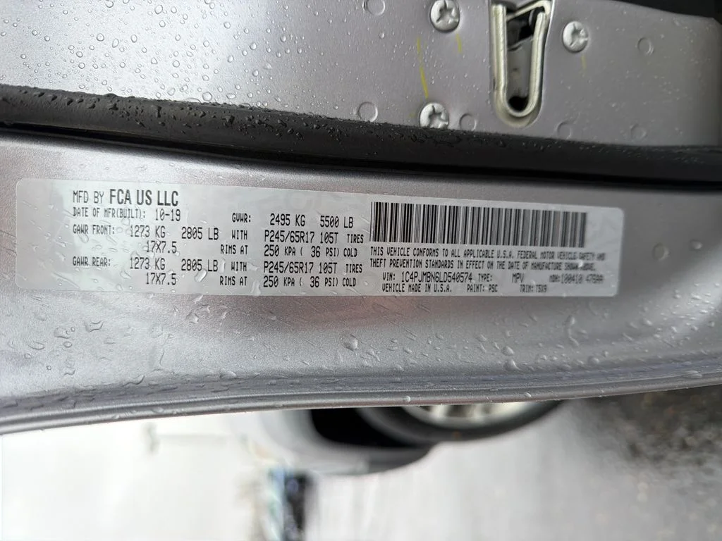 Used 2020 Silver Jeep Trailhawk image 28