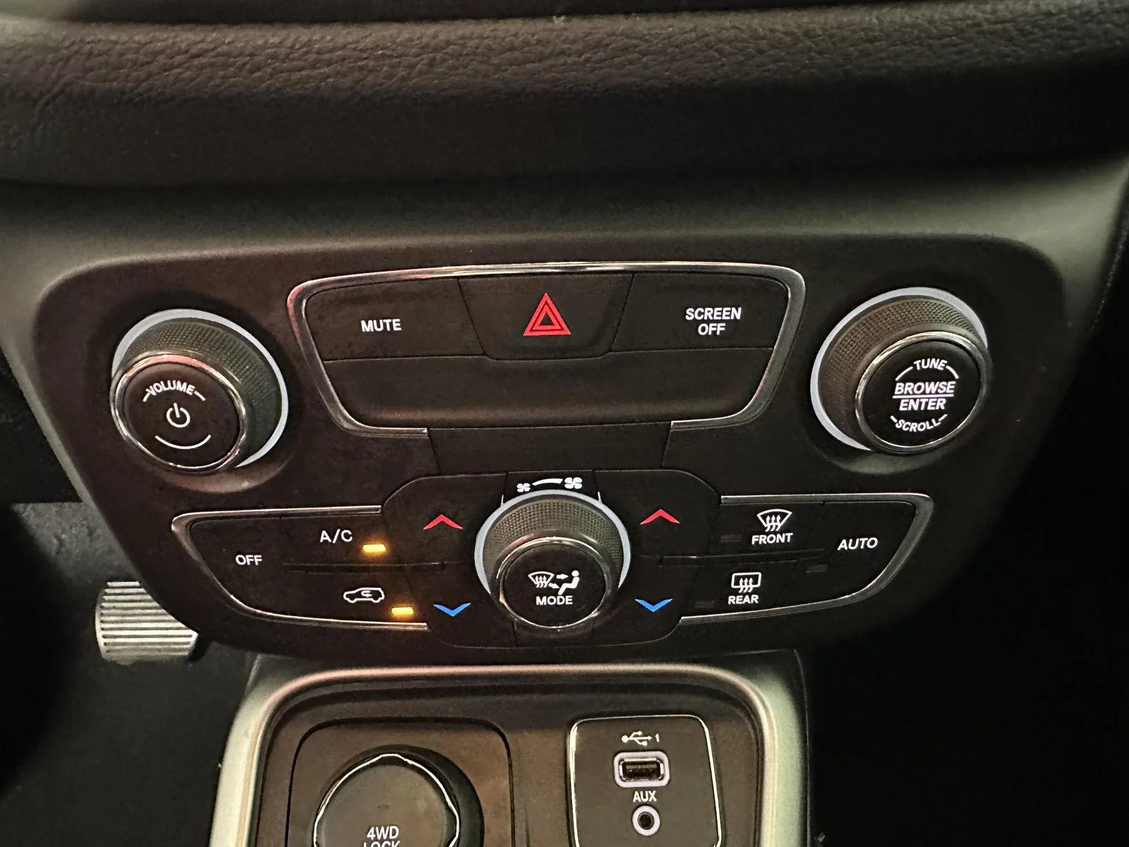 Used 2020 Olive Green Pearlcoat Jeep Latitude image 15