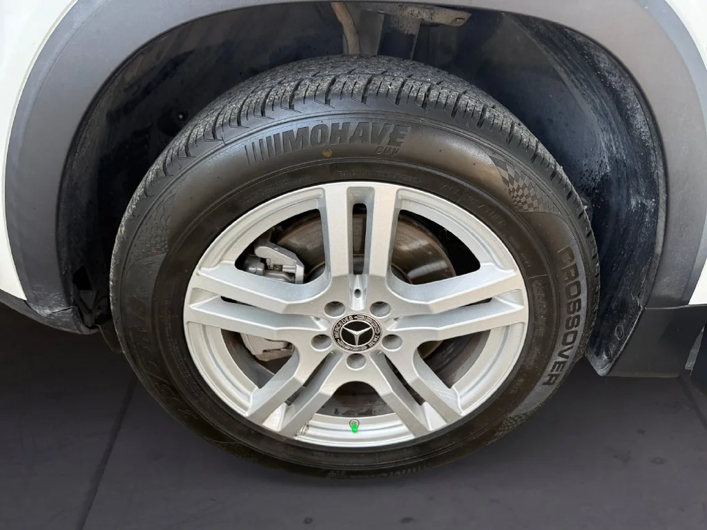 Used 2023  Mercedes-Benz GLB 250 image 9